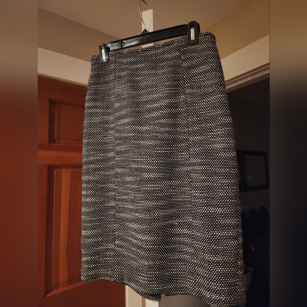 Chic Black and White Tweed Skirt